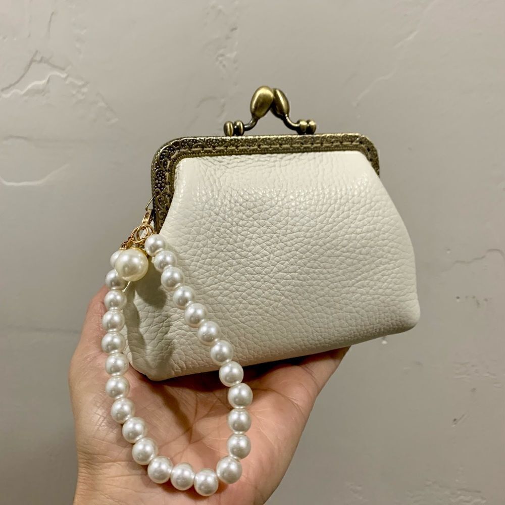 Vintage Handsewn Genuine Pebble Leather Kisslock Wallet/Wristlet/Coin purse
